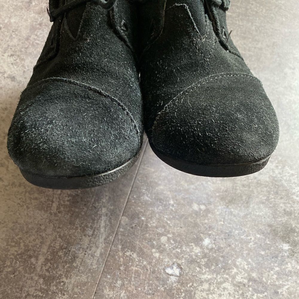 TOMS Wedge Ankle Booties Suede Black Shoes 9 Minimalist Classic - Picture 9 of 9